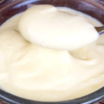Moelleux au yaourt citron : un délice prêt avec seulement quelques ingrédients !